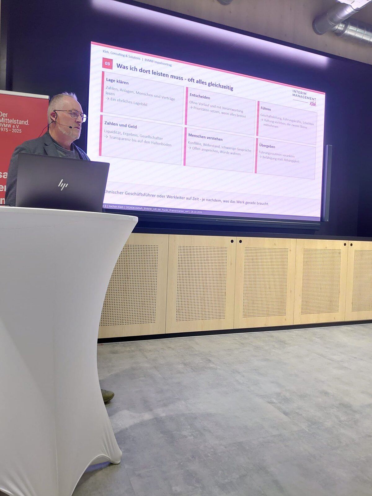 Jochen Kleh beim Impulsvortrag Interim Management und KI bei Uff de Punkt in Kaiserslautern